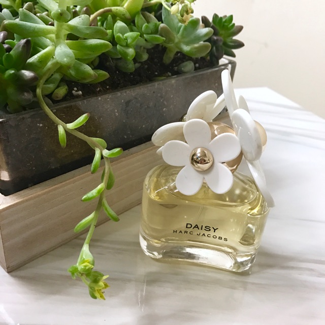 marc jacobs 经典小菊花香水$49.99(原价$76 北美省钱快报