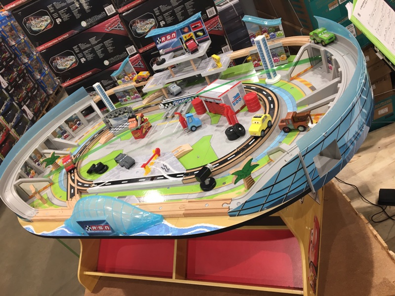 90 76 Kidkraft Disney Pixar Cars 3 Thomasville 70 Piece Wooden Reply To 小花喵喵喵 跟costco不完全一样 但小孩不管的吧 差价好大